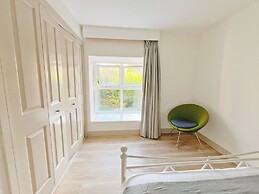 Entire 2 Bedroom House 7m To Station