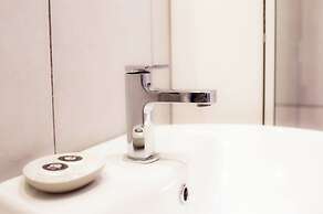 Entire 2 Bedroom House 7m To Station