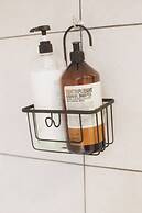 Entire 2 Bedroom House 7m To Station