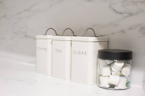 Entire 2 Bedroom House 7m To Station