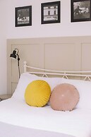 Entire 2 Bedroom House 7m To Station