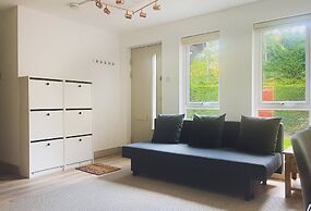 Entire 2 Bedroom House 7m To Station