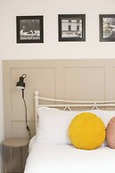 Entire 2 Bedroom House 7m To Station