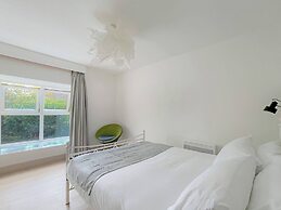 Entire 2 Bedroom House 7m To Station