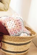 Entire 2 Bedroom House 7m To Station