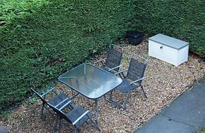 Entire 2 Bedroom House 7m To Station