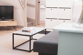 Entire 2 Bedroom House 7m To Station