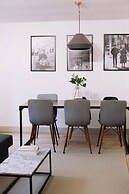 Entire 2 Bedroom House 7m To Station