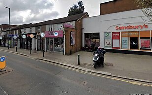 Entire 2 Bedroom House 7m To Station