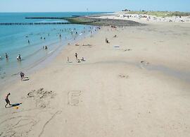 Bright Apartment Near Beach