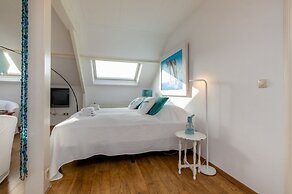 Bright Apartment 4 pax Within Walking Distance Beach, Supermarket, Res