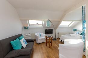 Bright Apartment Near Beach