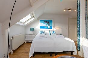 Bright Apartment 4 pax Within Walking Distance Beach, Supermarket, Res