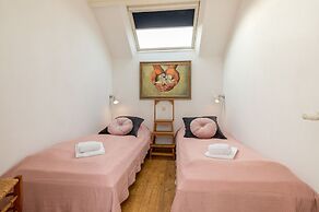 Bright Apartment 4 pax Within Walking Distance Beach, Supermarket, Res