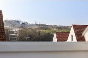 Bright Apartment 4 pax Within Walking Distance Beach, Supermarket, Res