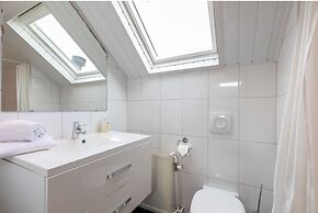 Bright Apartment 4 pax Within Walking Distance Beach, Supermarket, Res