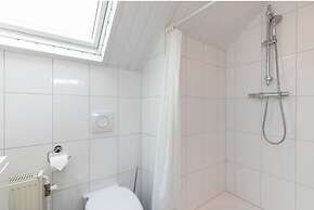 Bright Apartment 4 pax Within Walking Distance Beach, Supermarket, Res