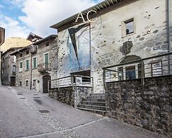 La Tana in Vione With 1 Bedrooms and 1 Bathrooms
