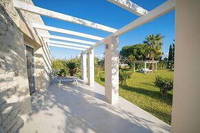 Villa Assunta With Pool Near The Sea