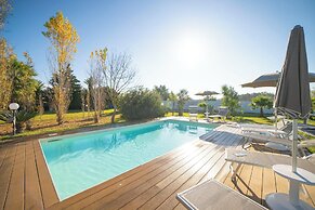 Villa Assunta With Pool Near The Sea