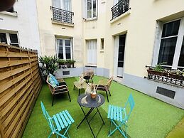 Superb Eiffel Tower Terrace Apartment