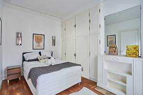 Superb Eiffel Tower Terrace Apartment