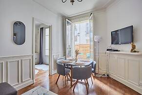 Superb Eiffel Tower Terrace Apartment
