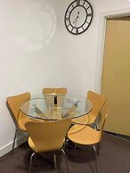 2bed Apt - City Centre With Balcony - Sleeps 6