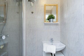 Apartment Johannitergasse Shared Toilet