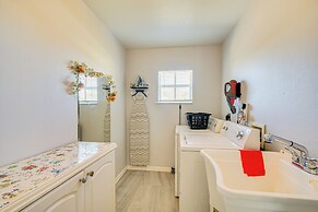 ~ 5 Mi to Beach & Dtwn: Home in Cape Coral!