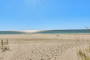 Walk to Okaloosa Island Beach: Coastal Condo!