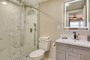 Walk to Okaloosa Island Beach: Coastal Condo!