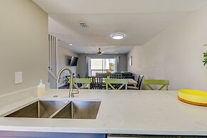 Walk to Okaloosa Island Beach: Coastal Condo!