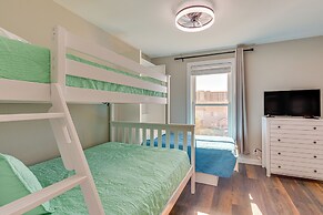 Walk to Okaloosa Island Beach: Coastal Condo!