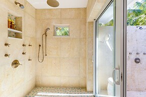 1 Mi to Dtwn: Oceanfront Gem w/ Resort Amenities!