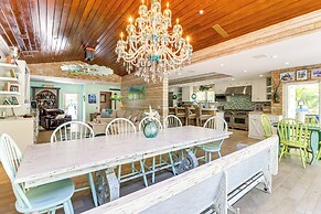 1 Mi to Dtwn: Oceanfront Gem w/ Resort Amenities!