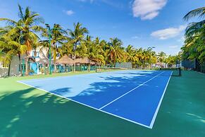 1 Mi to Dtwn: Oceanfront Gem w/ Resort Amenities!