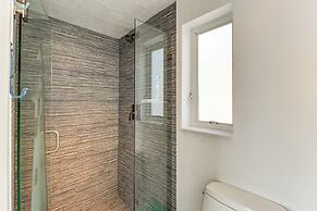 1 Mi to Dtwn: Oceanfront Gem w/ Resort Amenities!