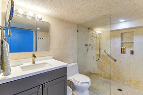 1 Mi to Dtwn: Oceanfront Gem w/ Resort Amenities!