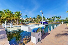 1 Mi to Dtwn: Oceanfront Gem w/ Resort Amenities!