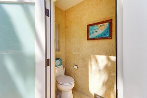 1 Mi to Dtwn: Oceanfront Gem w/ Resort Amenities!