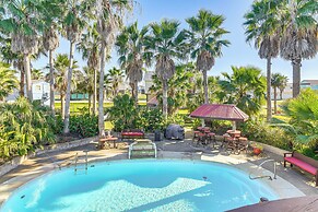 Private Pool, Deck & Patio: Galveston Oasis!