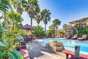 Private Pool, Deck & Patio: Galveston Oasis!