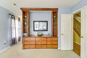 Walk to Lake & Boat Ramp: Central Gem in Annapolis