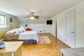 Walk to Lake & Boat Ramp: Central Gem in Annapolis