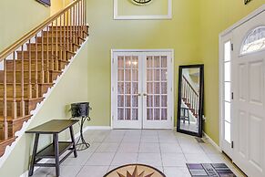 Walk to Lake & Boat Ramp: Central Gem in Annapolis