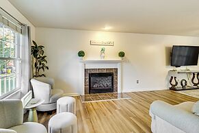 Walk to Lake & Boat Ramp: Central Gem in Annapolis