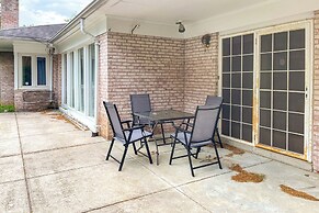 9 Mi to National Mall: Spacious Bethesda Retreat!