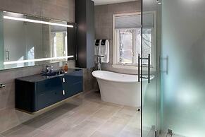 9 Mi to National Mall: Spacious Bethesda Retreat!