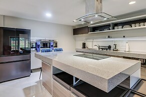 9 Mi to National Mall: Spacious Bethesda Retreat!